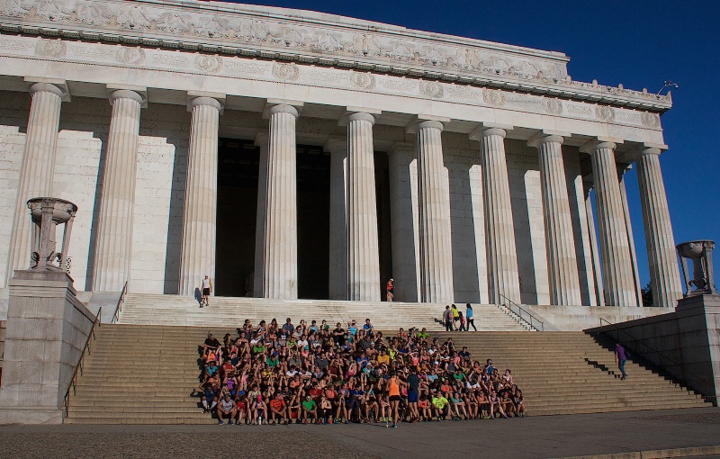 Joggers at the Lincoln Memorial
