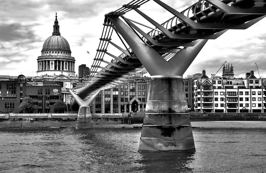 Saint Paul and the Bridge Monochrome