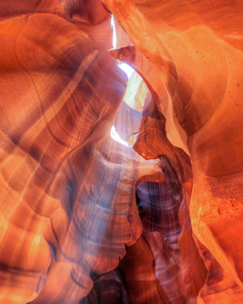 Midday colors in Upper Antelope Canyon