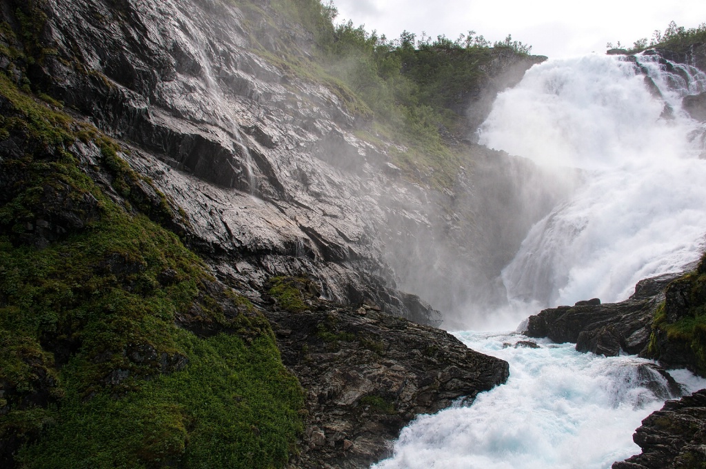 Classic Waterfall ion a Fiord