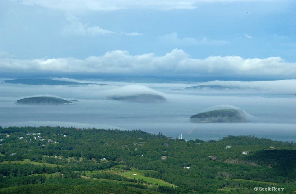 Bar Harbor.2004.Fog over Porcupines