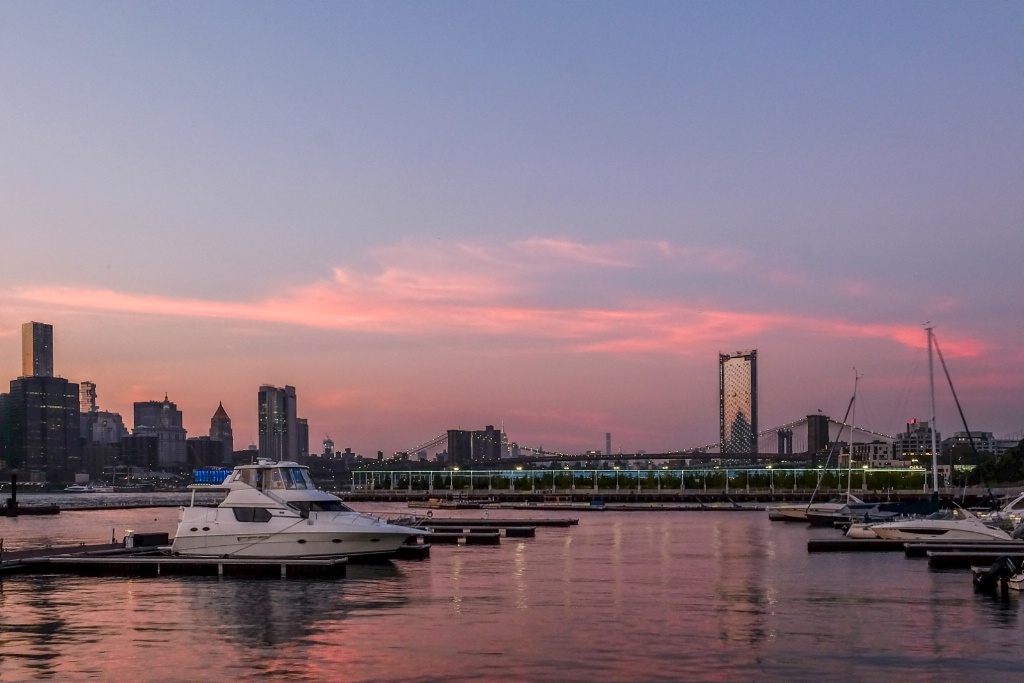 Evening sky at bridge to Manhattan