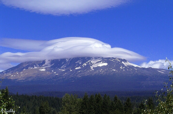 Saucer Cloud over Mt. Adams