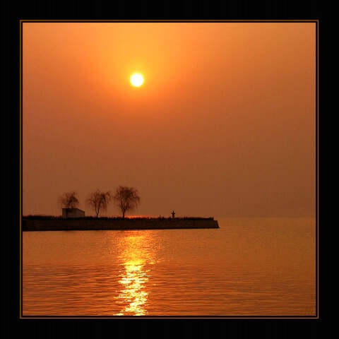 rising sun-the lake Tai, China
