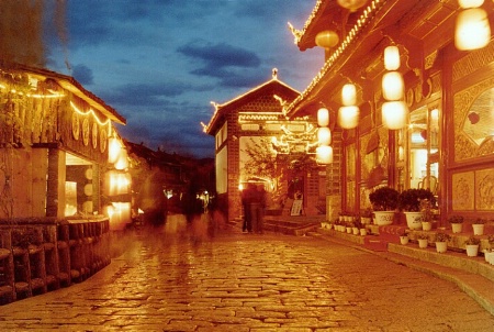 Lanterns in the wind - Lijang , China