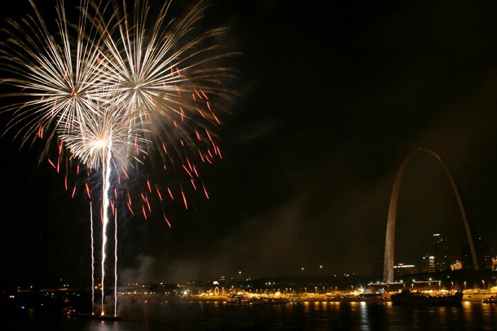 Riverfront Fireworks - ID: 139504 © Rhonda Maurer