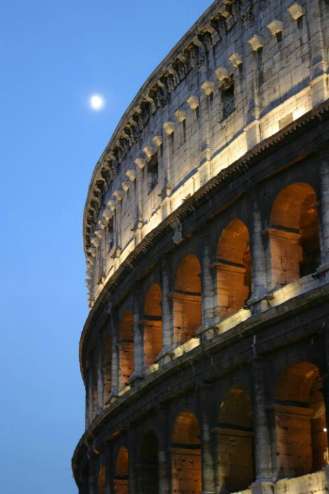 Moon over Roma