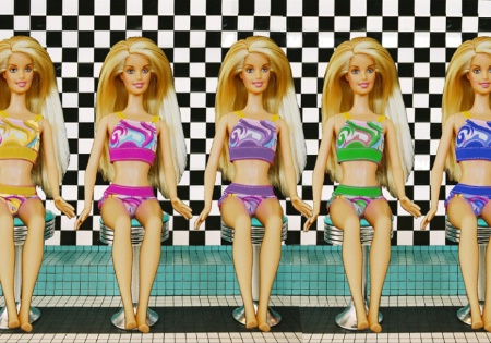 Barbies hangin