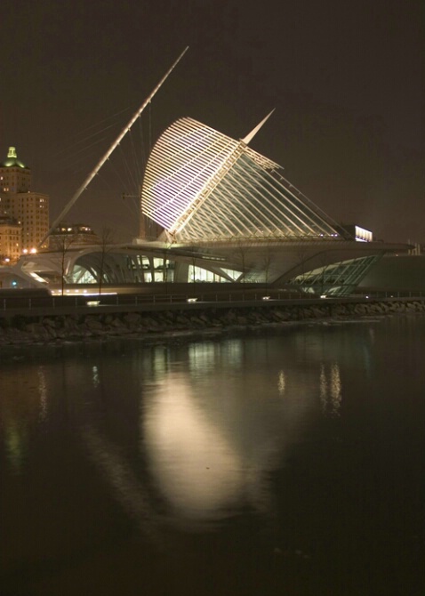 Milwaukee Art Museum's Calatrava at Night - ID: 320582 © Robert Hambley