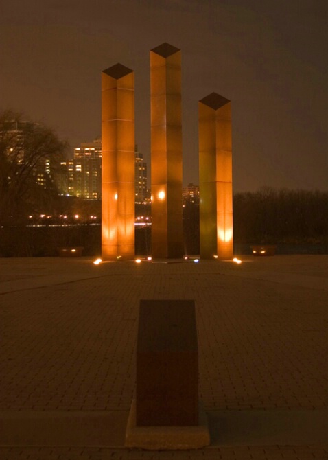 Milwaukee Memorial at Night  - ID: 320587 © Robert Hambley