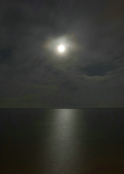 Moon over Lake - ID: 320627 © Robert Hambley