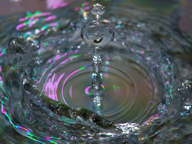 Water sculpting on a Compact Disc