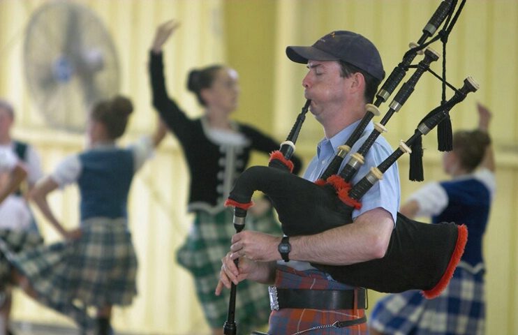 Piper and Dancers