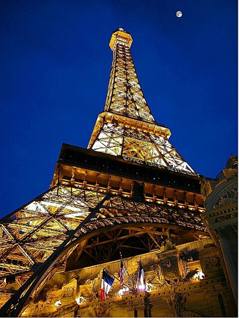 Eiffel Tower Vegas style