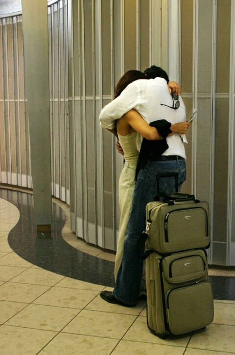 hug at airport_10/20