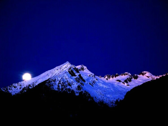 Moon set in Presanella