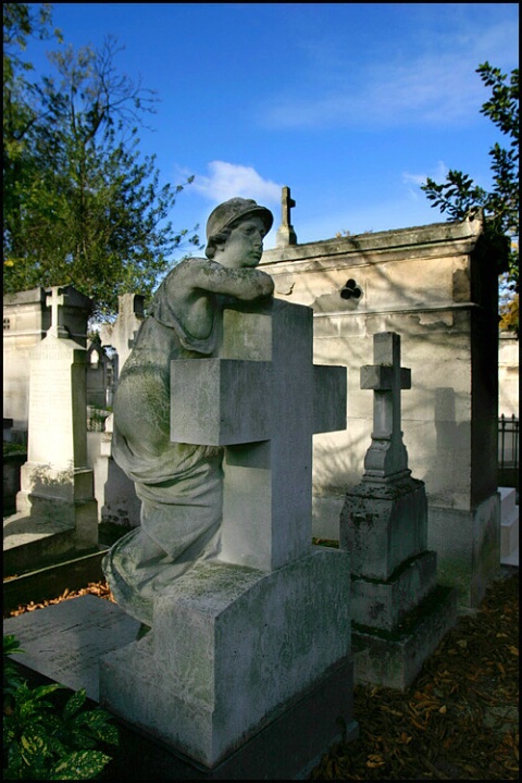 A trip to Père Lachaise Cemetery   