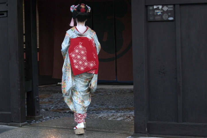 Geiko - perhaps this is not an appropriate photo 