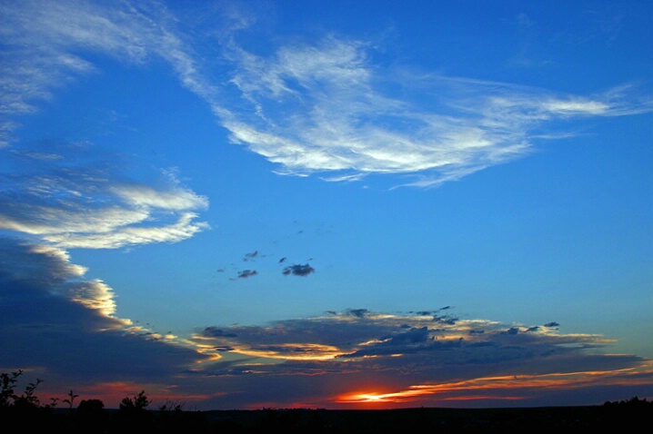 Sunset over Pendleton Oregon - ID: 687003 © John Tubbs