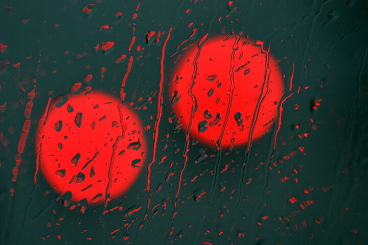 red light raindrops