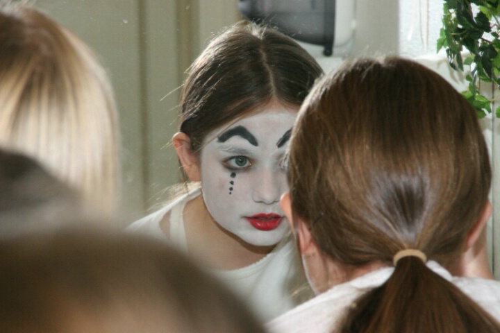 Mime in mirror