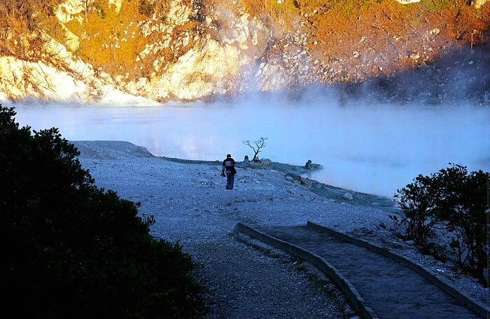 White volcano attraction