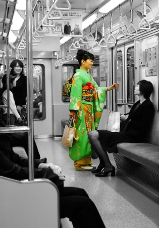 Commuting in Color