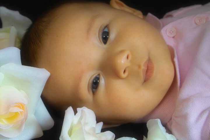 baby with roses