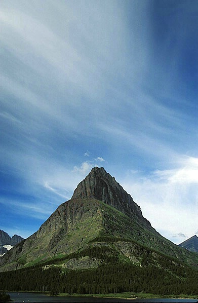 Mountain with clouds - ID: 520310 © Brian d. Reed