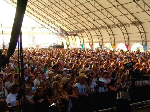Crowd 4 - ID: 949485 © John W. Davis