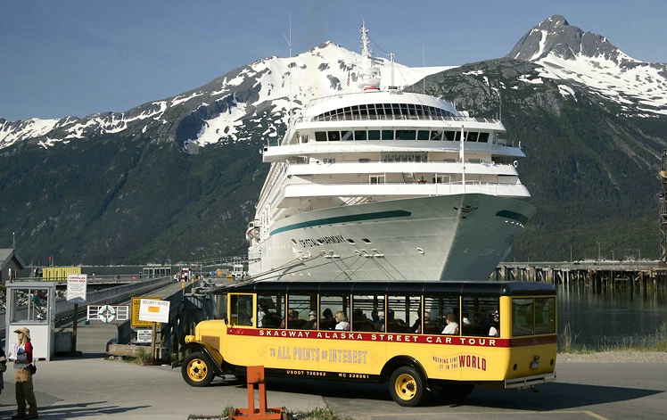 Skagway, AK, Cruise ship and bus