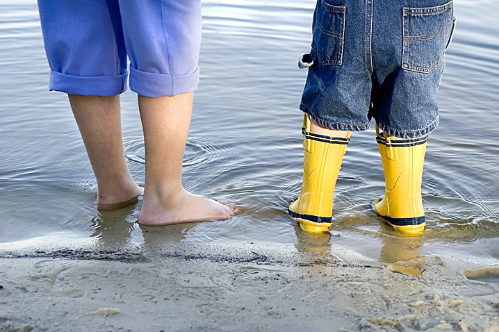 2 Kids Feet in Water - ID: 998529 © Wendy M. Amdahl