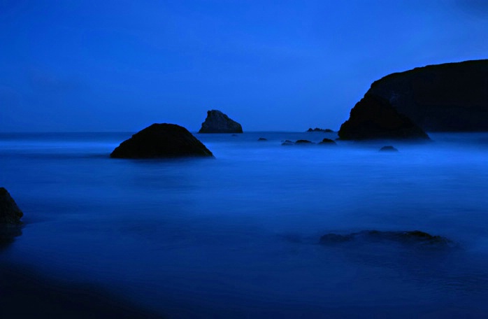 Calma en La Noche Azul