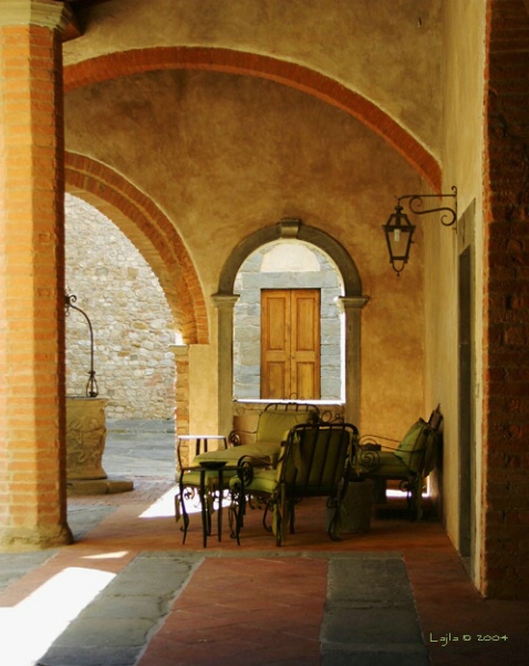 Tuscan Courtyard (Macchiavelli