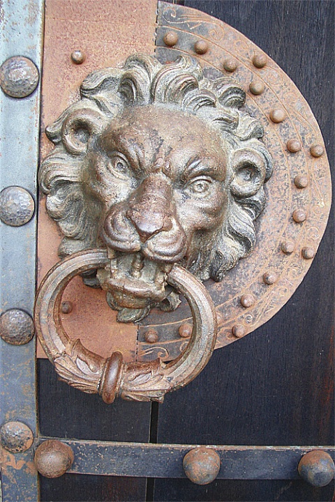 Knocker