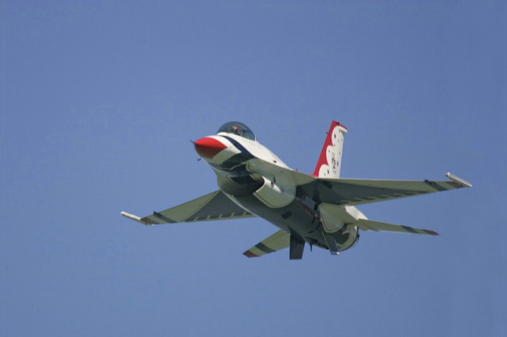 Air Firce Thunderbird Solo Pilot-Cleveland - ID: 1183719 © James E. Nelson
