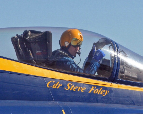 Blue Angels Commander Gives Thumbs Up on Taxi - ID: 1294242 © Claudia/Theo Bodmer