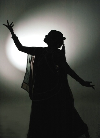 SILHOUTTE OF DANCER