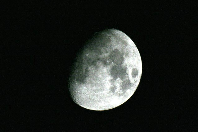 3-quarter moon 01 - ID: 1489308 © Anthony Cerimele