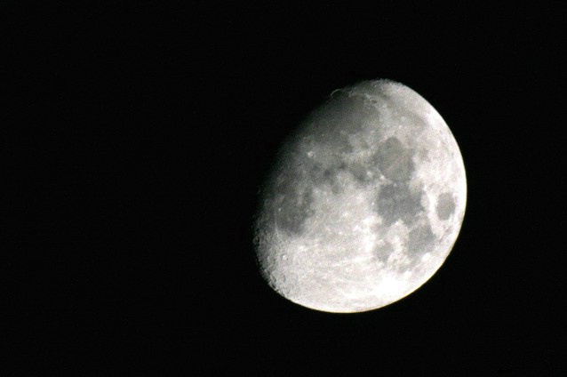 3-quarter moon 03 - ID: 1489311 © Anthony Cerimele
