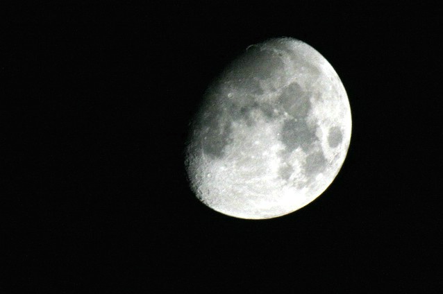 3-quarter moon 04 - ID: 1489312 © Anthony Cerimele