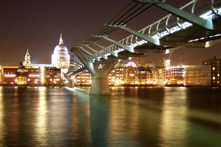 St Pauls at night