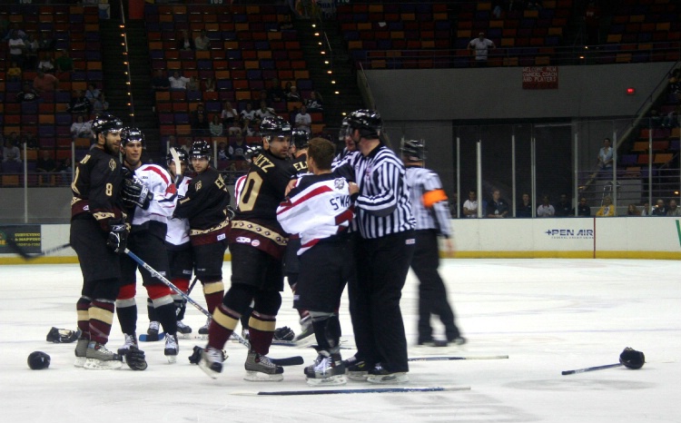 Ice Pilots fight - October, 2005. - ID: 1502554 © Lynne Hough