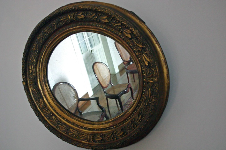 The old Mirror and the Chairs