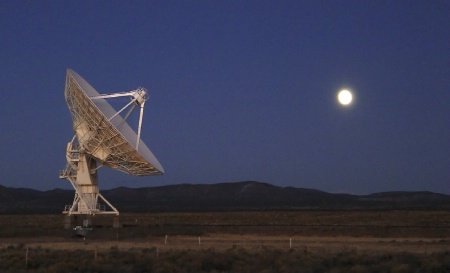 Moonrise over the Very Large Array