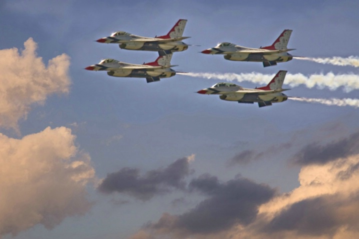 Air Force Thunderbird Formation - Cleveland - ID: 1599950 © James E. Nelson
