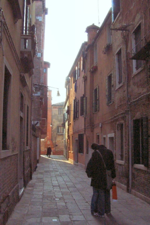 Venice Dawn kiss