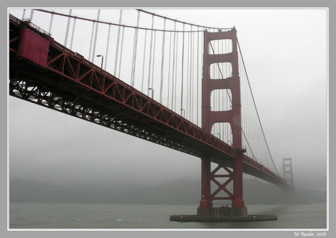 Golden Gate - disappearing into the fog
