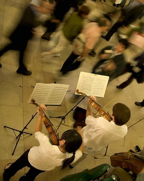 Blurring motion - "Violin Players"