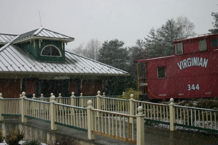 SNOW AT THE STATION